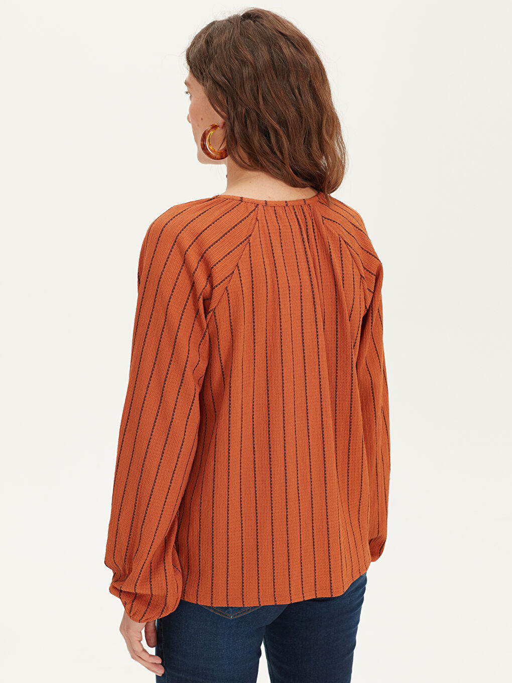 Kahverengi Bağlamalı Yaka Çizgili Uzun Kadın Tişört-2