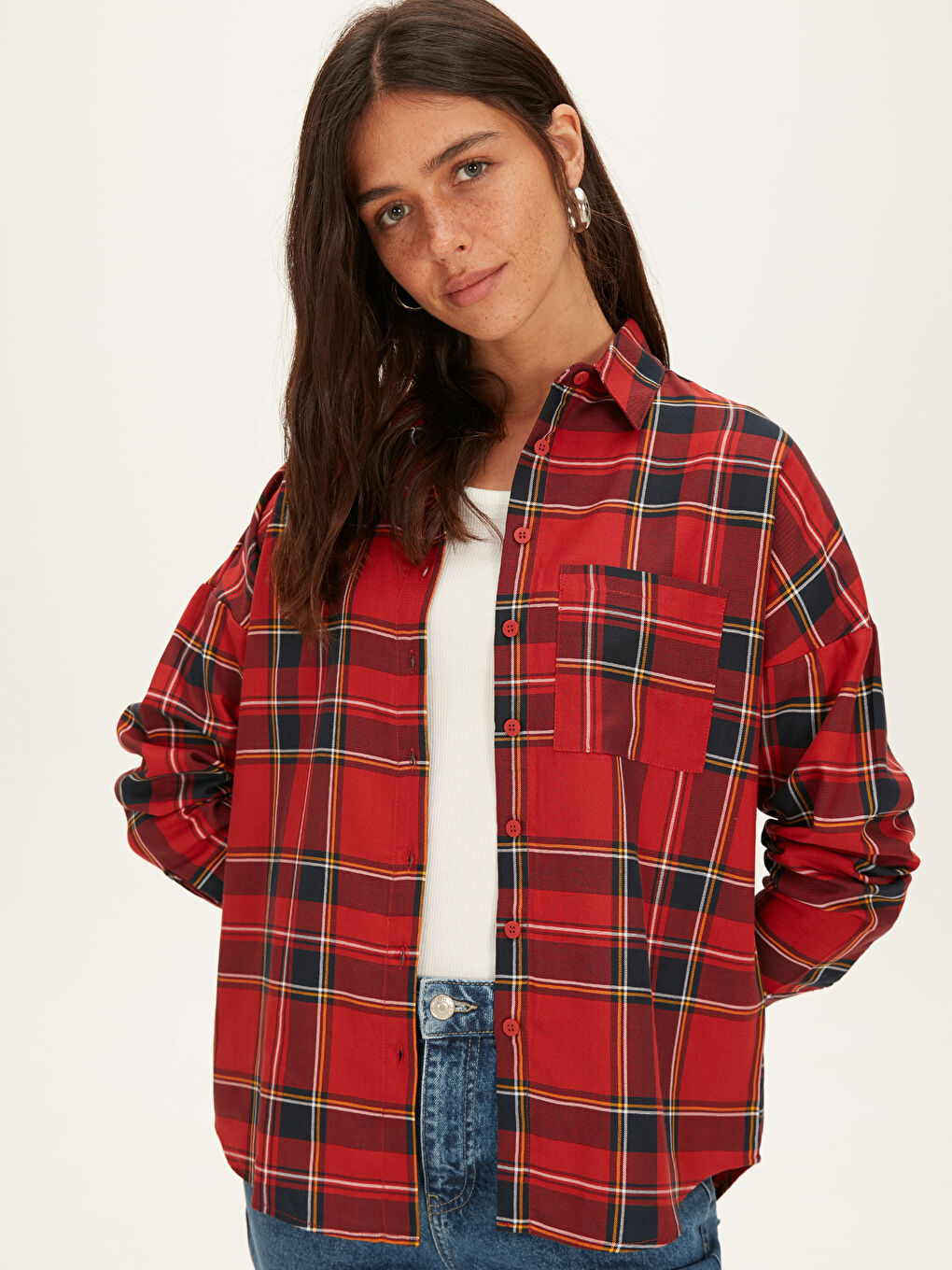 Kırmızı Gömlek Yaka Standart Fit Uzun Kollu Kadın Gömlek-1