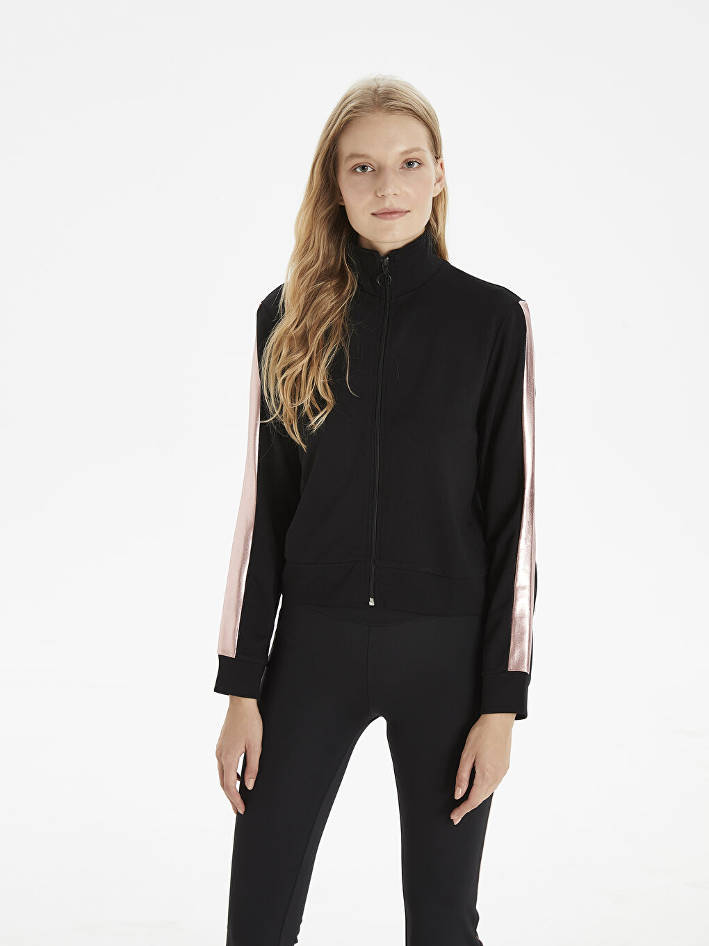 Siyah Kapüşonlu Kadın Spor Hırka