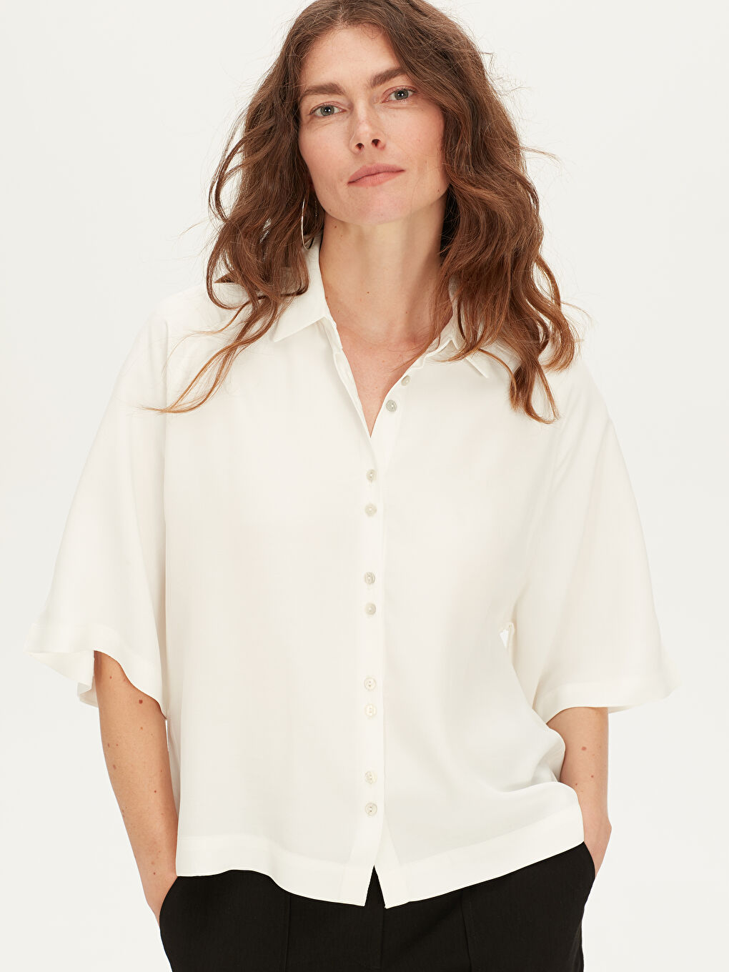 Beyaz Gömlek Yaka Oversize Kısa Kollu Kadın Bluz