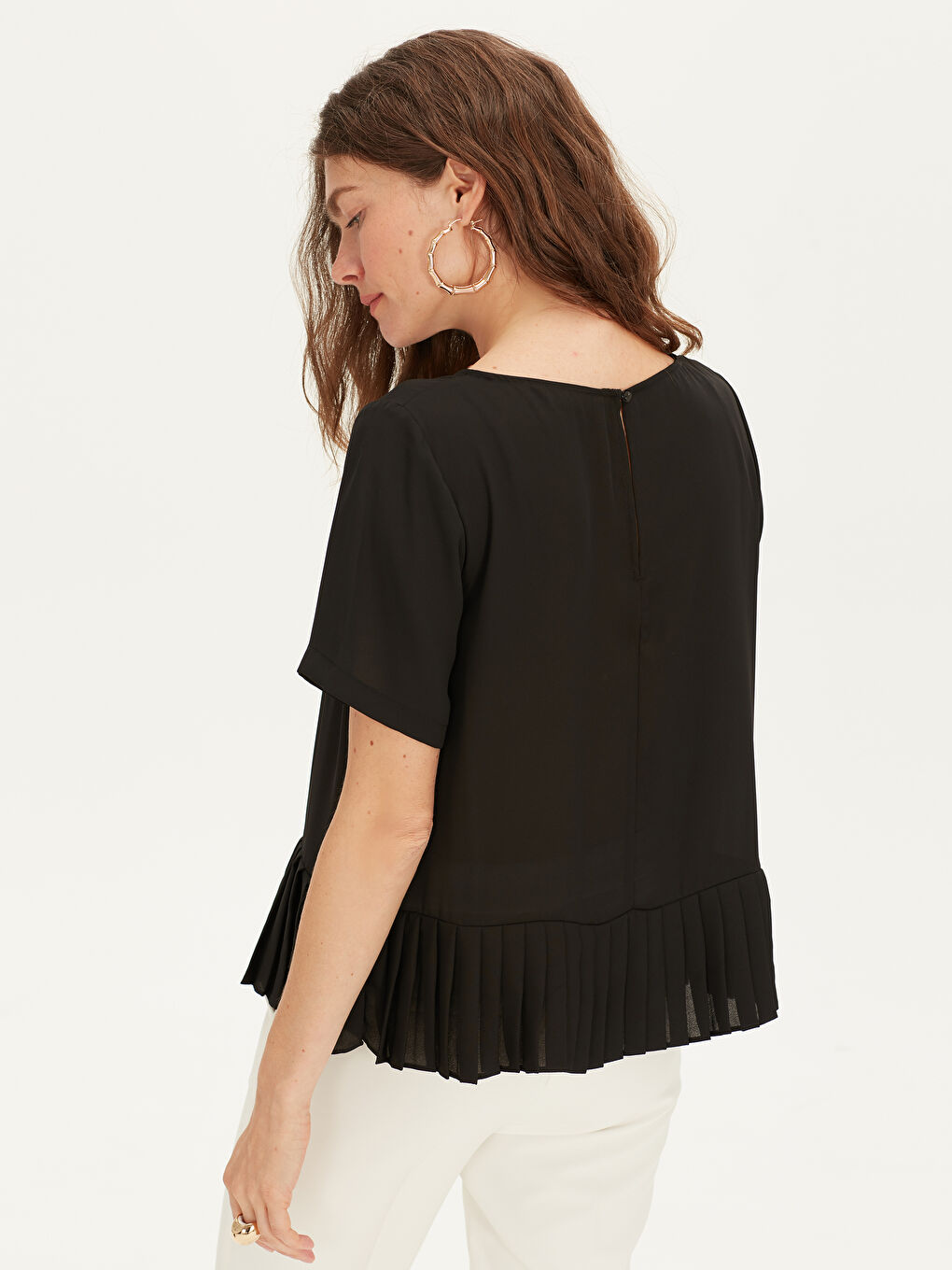 Siyah Kayık Yaka  Fırfır Detaylı Kısa Kollu Şifon Kadın Bluz-3