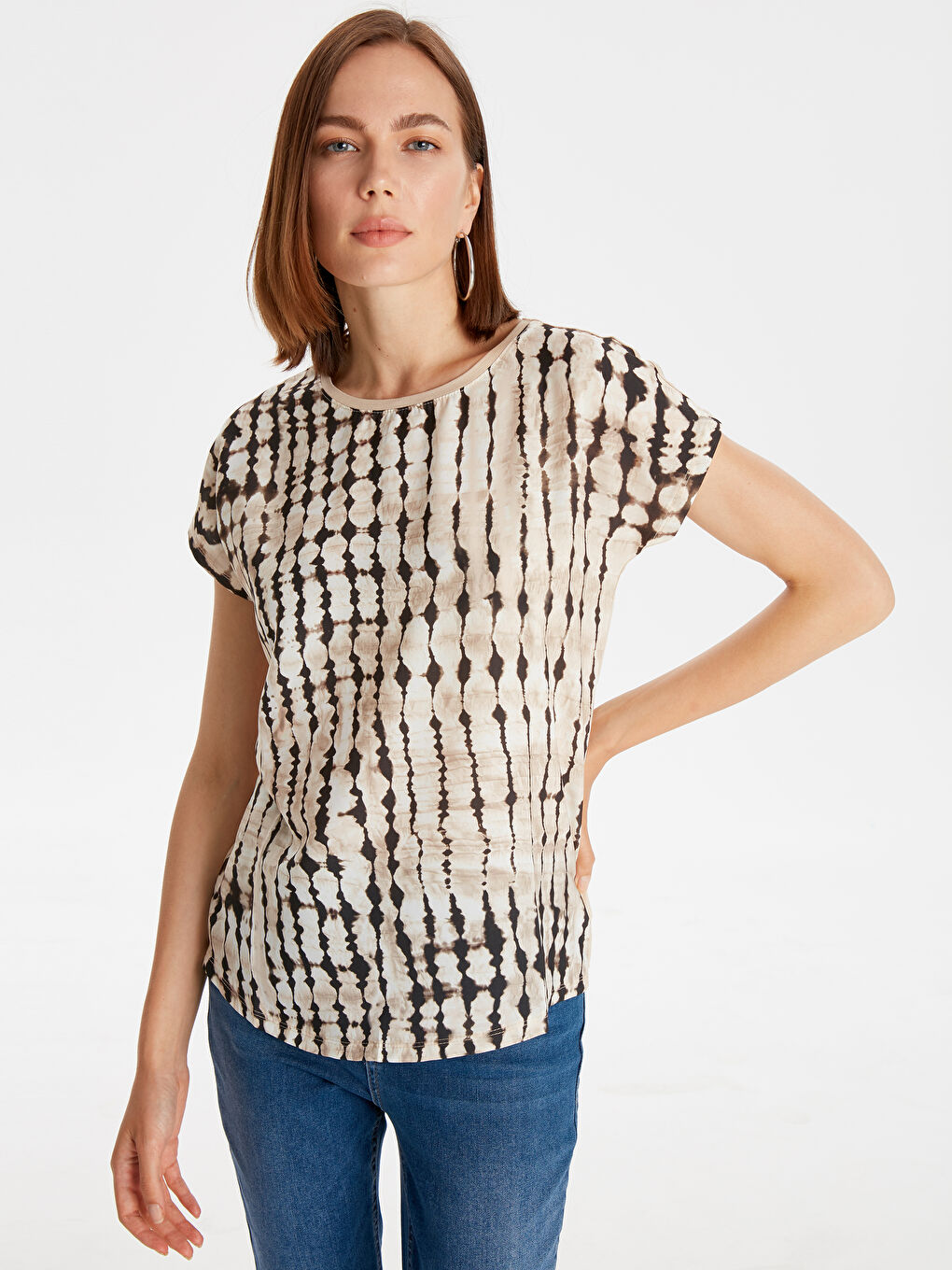 Bej Bisiklet Yaka Kısa Kollu Kadın Tişört