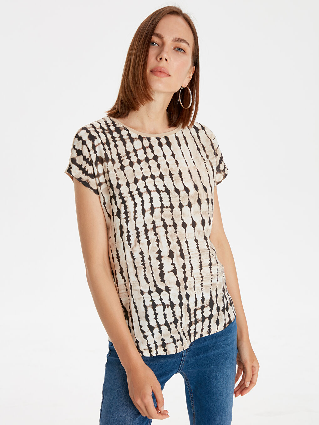 Bej Bisiklet Yaka Kısa Kollu Kadın Tişört-1