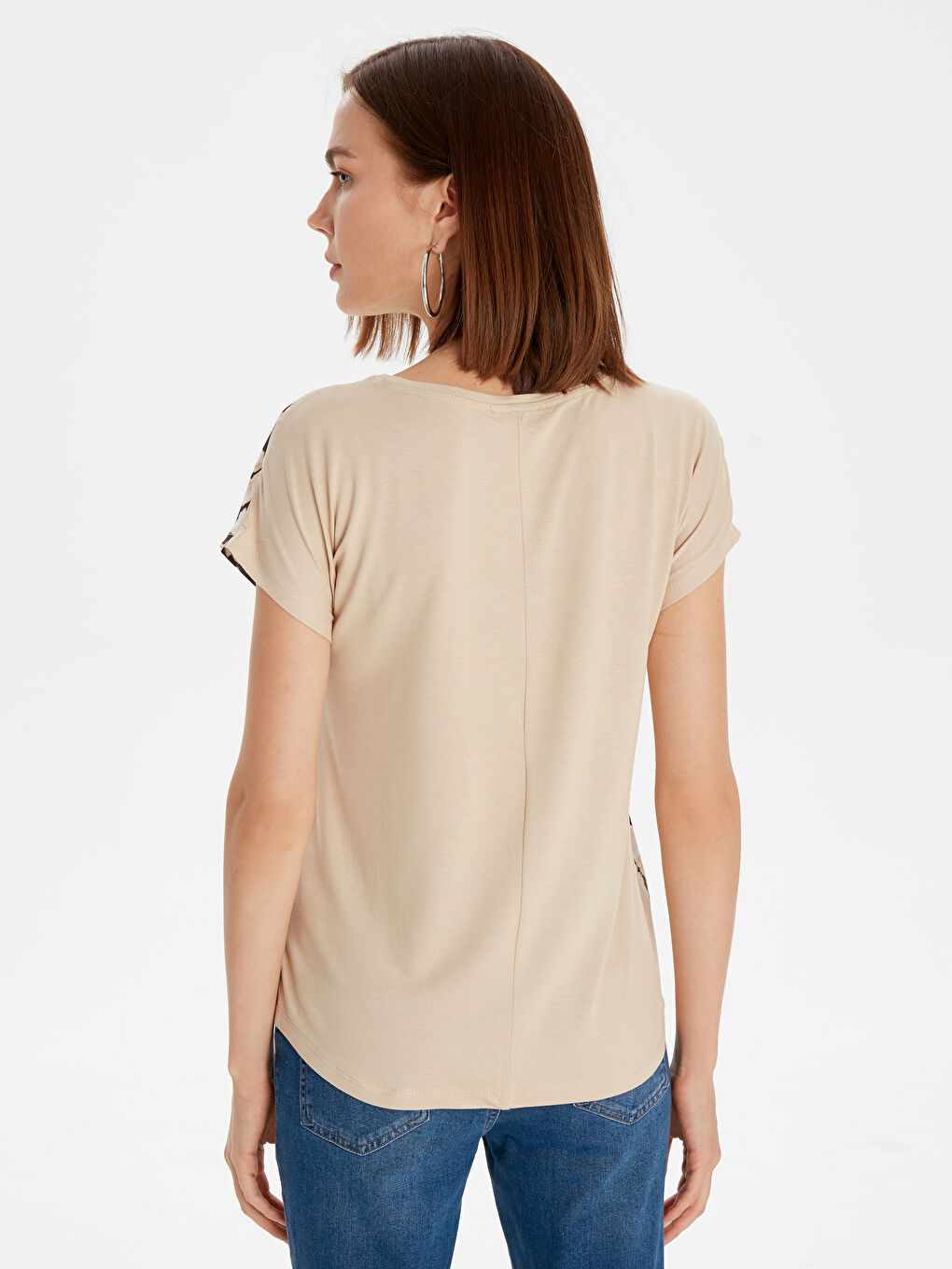 Bej Bisiklet Yaka Kısa Kollu Kadın Tişört-2