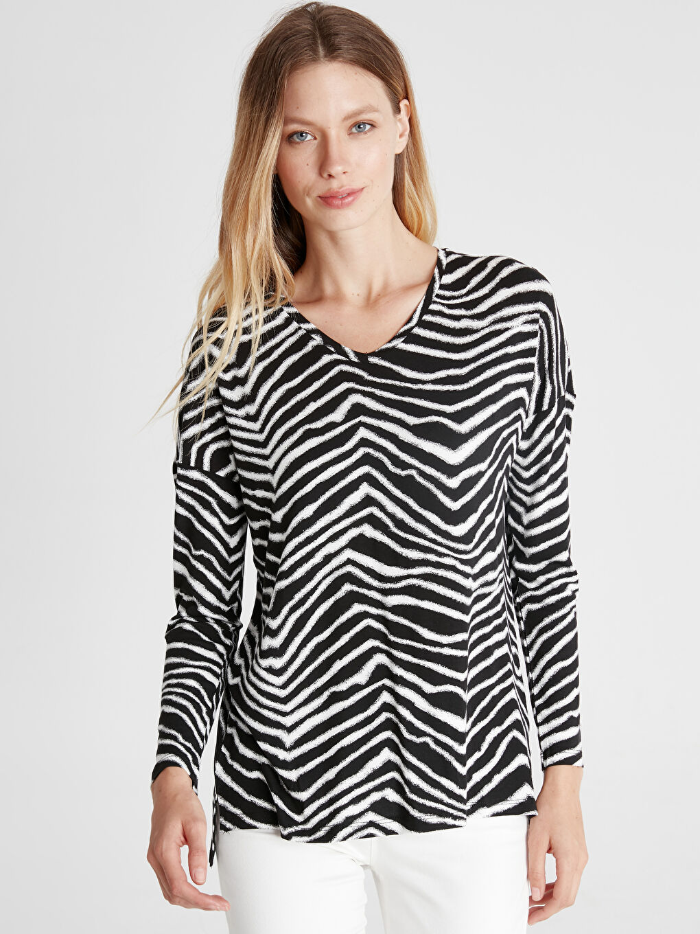 Woman BLACK T-Shirt-1