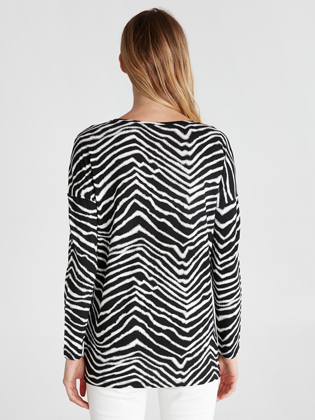 Woman BLACK T-Shirt-2