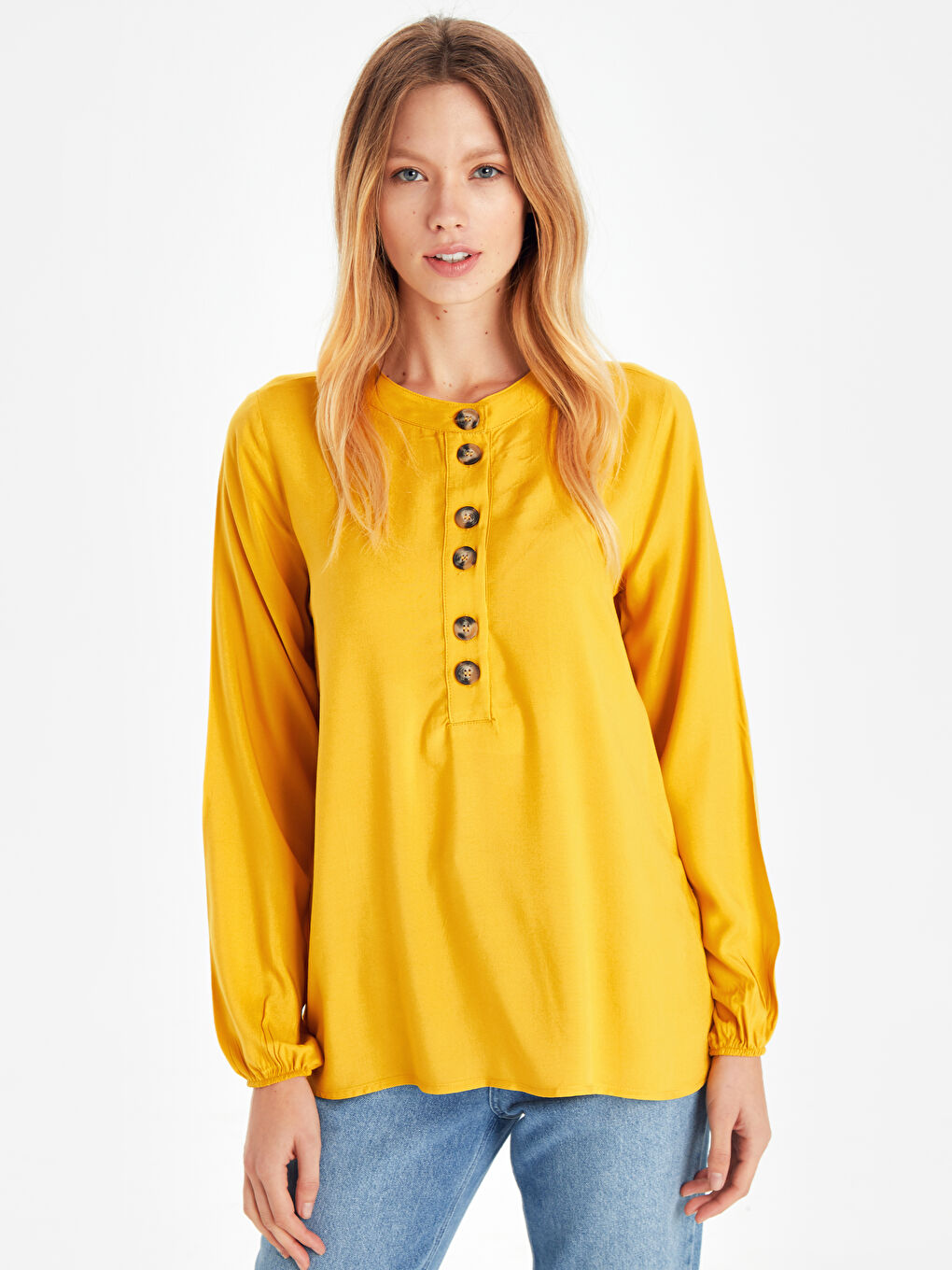 Sarı Hakim Yaka Standart Fit Uzun Kollu Kadın Düğmeli Viskon Bluz-1