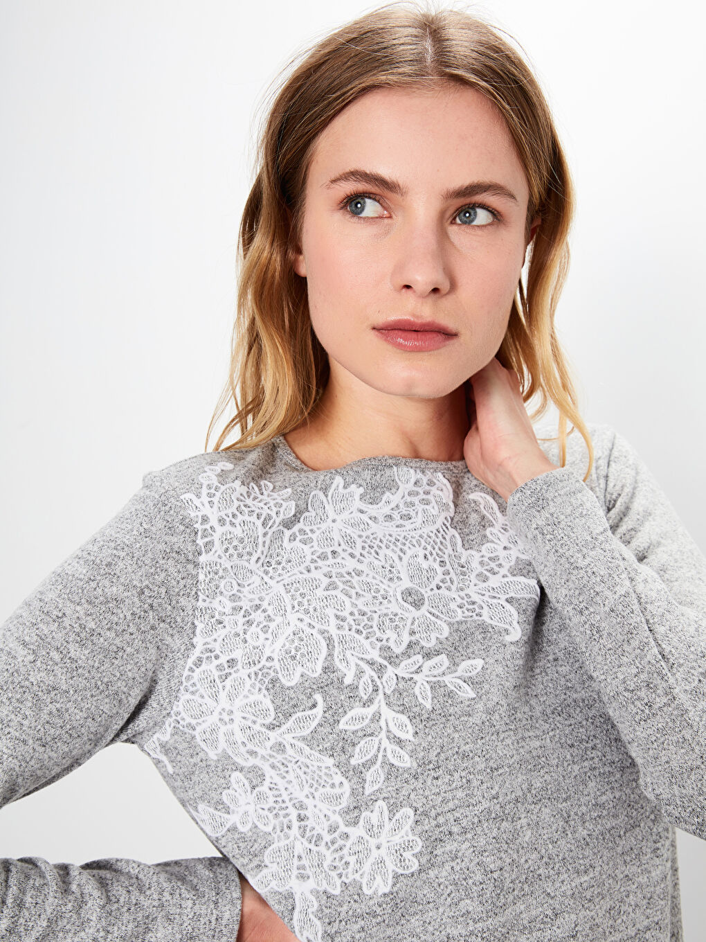 Beyaz Bisiklet Yaka Baskılı Uzun Kollu Kadın Tişört-2