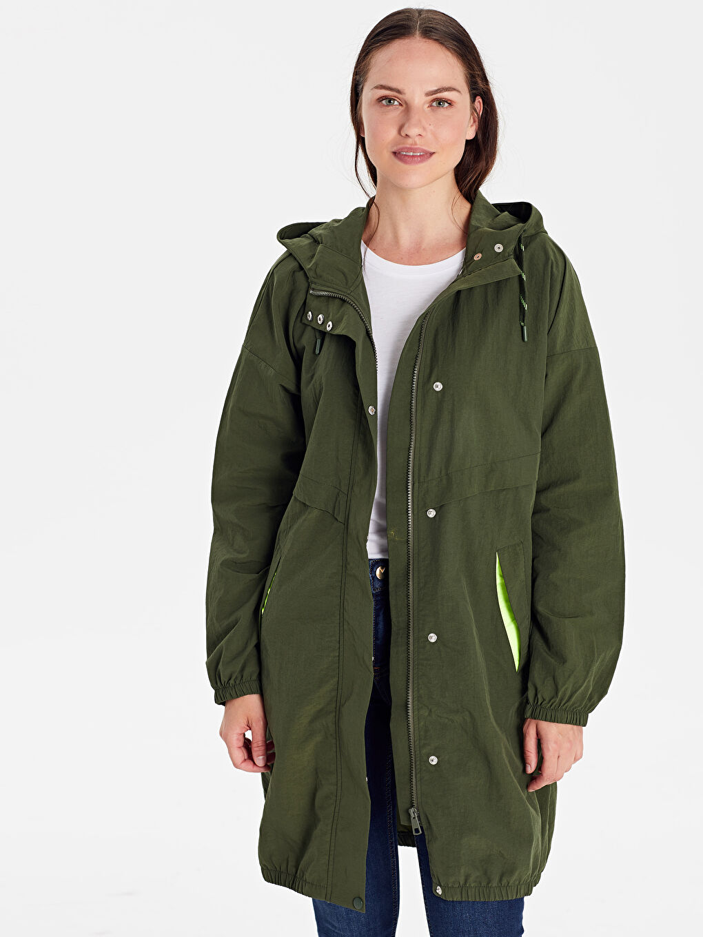 Haki Kapüşonlu Cep Detaylı Uzun Kollu Kadın Yağmurluk-1