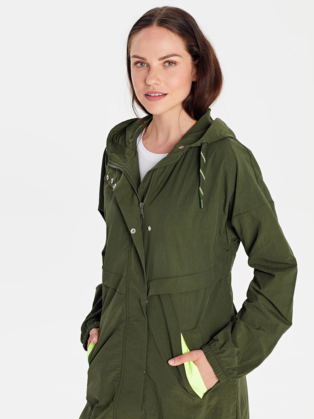 Haki Kapüşonlu Cep Detaylı Uzun Kollu Kadın Yağmurluk-2
