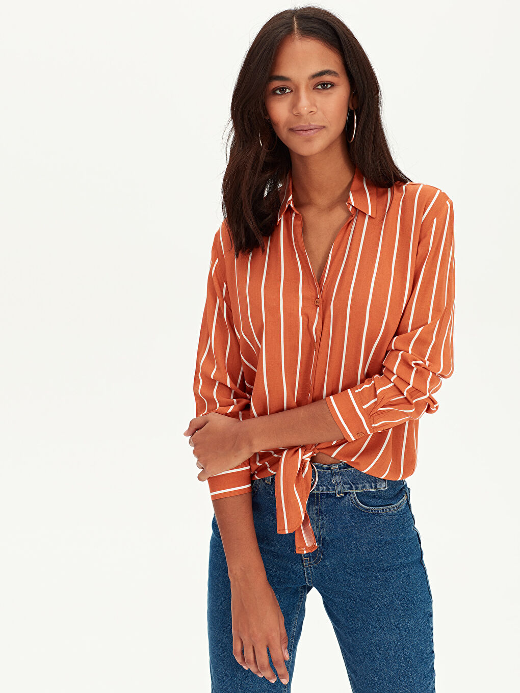 Bej V Yaka Standart Fit Uzun Kollu Kadın Gömlek-1