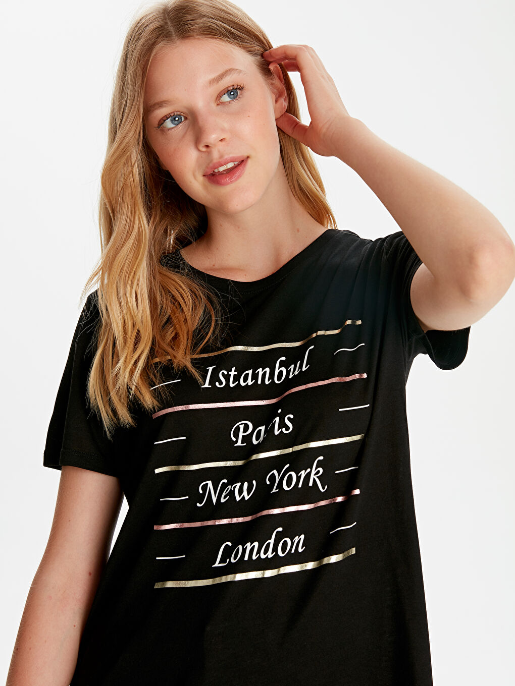 Siyah Bisiklet Yaka Kısa Kollu Kadın Tişört-1