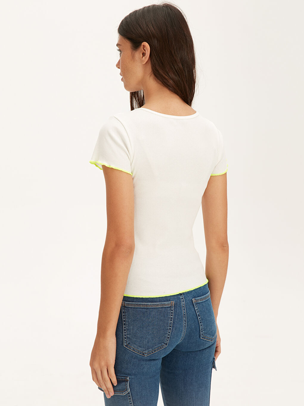 Ekru Fırfır Detaylı Kısa Kollu Kadın Esnek Tişört-2