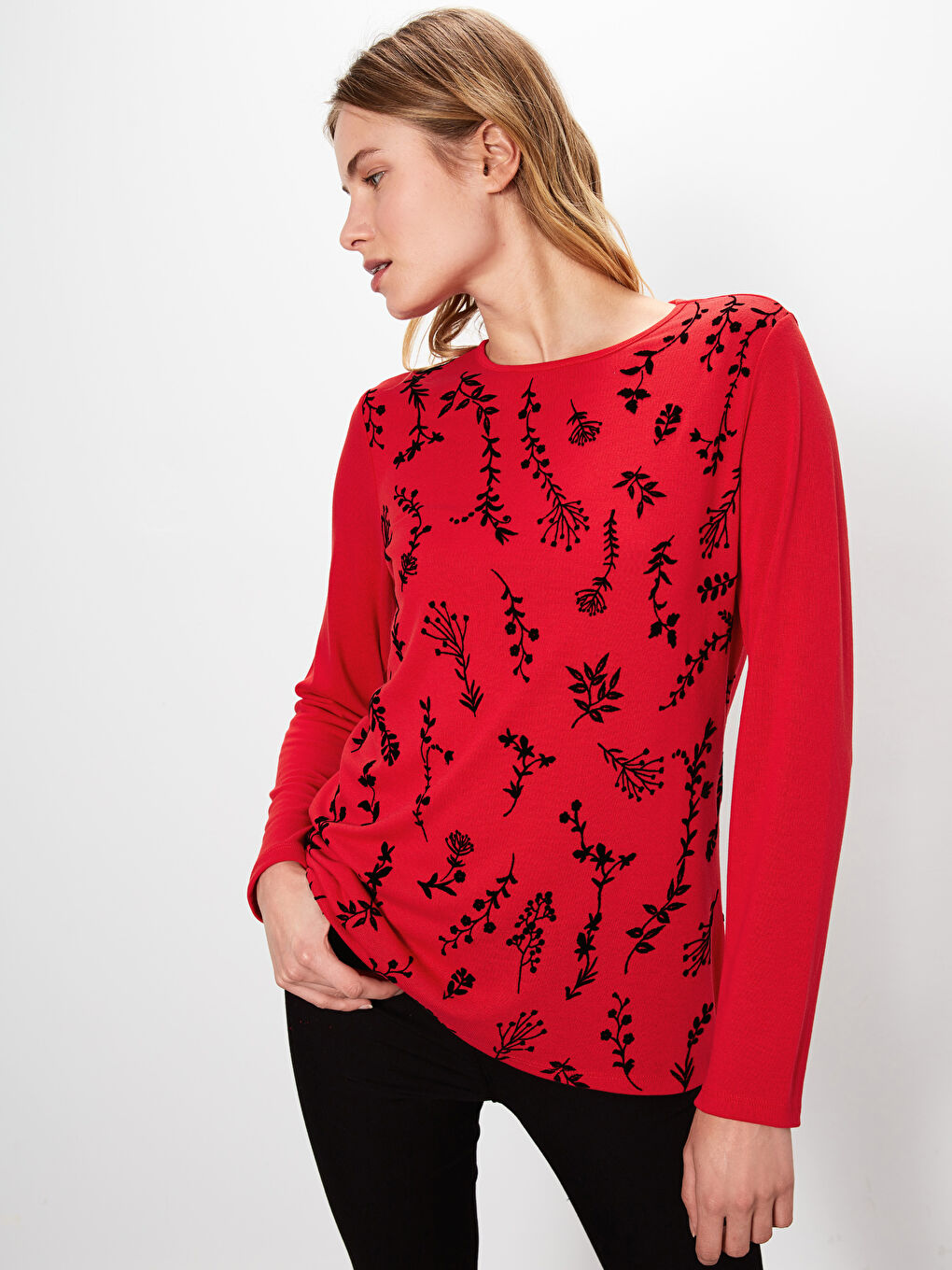 Kırmızı Bisiklet Yaka Uzun Kollu Kadın Tişört-1