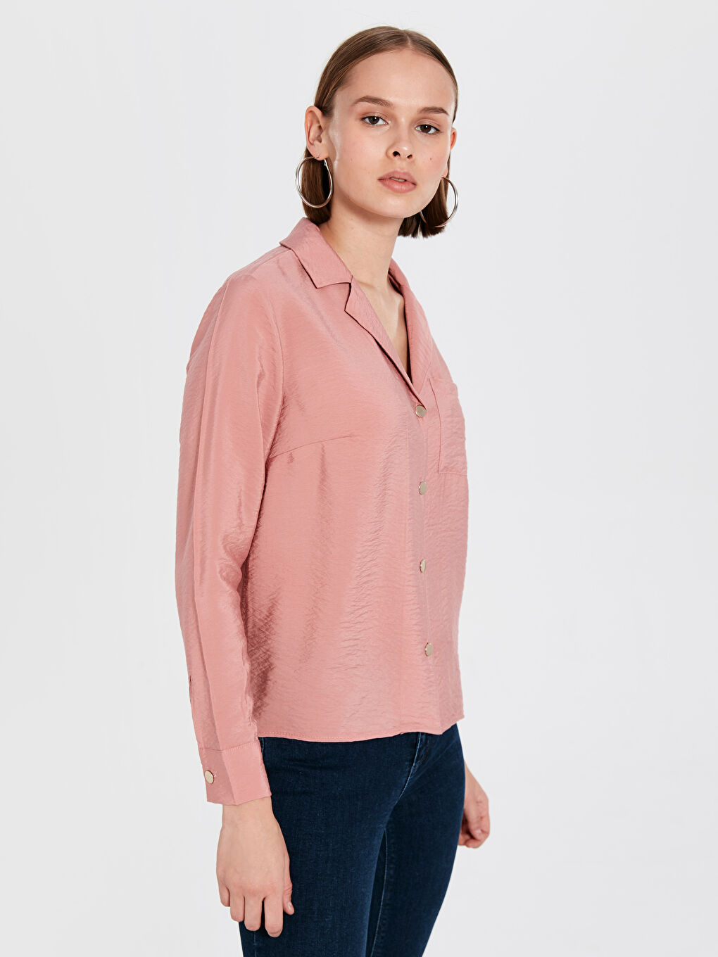 Pembe Önden Düğme Kapamalı Uzun Kollu Saten Kadın Gömlek-1