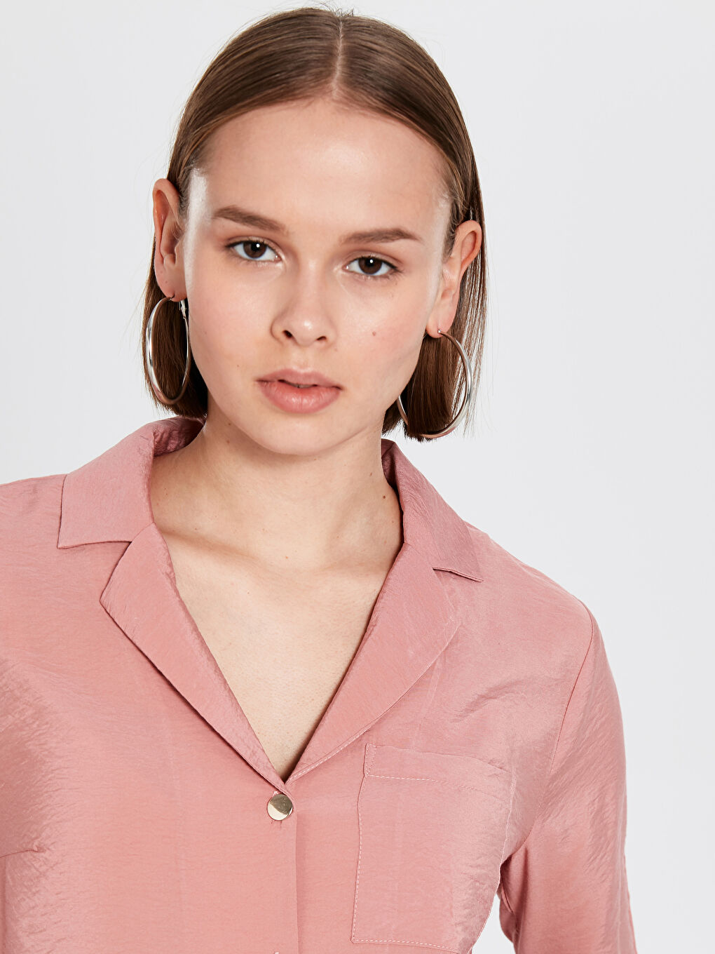 Pembe Önden Düğme Kapamalı Uzun Kollu Saten Kadın Gömlek-2