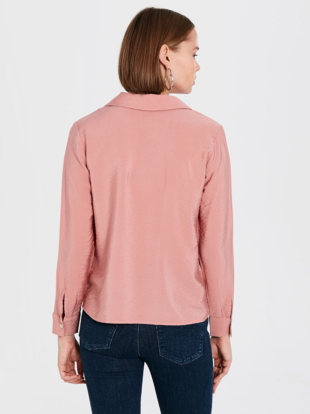 Pembe Önden Düğme Kapamalı Uzun Kollu Saten Kadın Gömlek-3