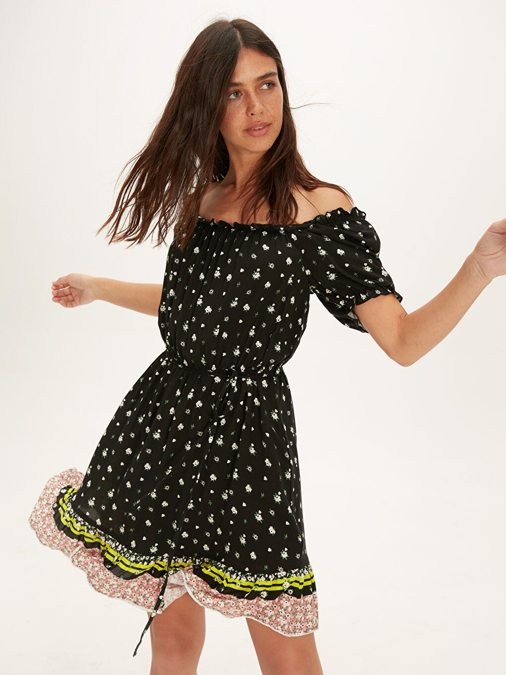 Siyah Kayık Yaka Desenli Kısa Kollu Kadın Elbise-1