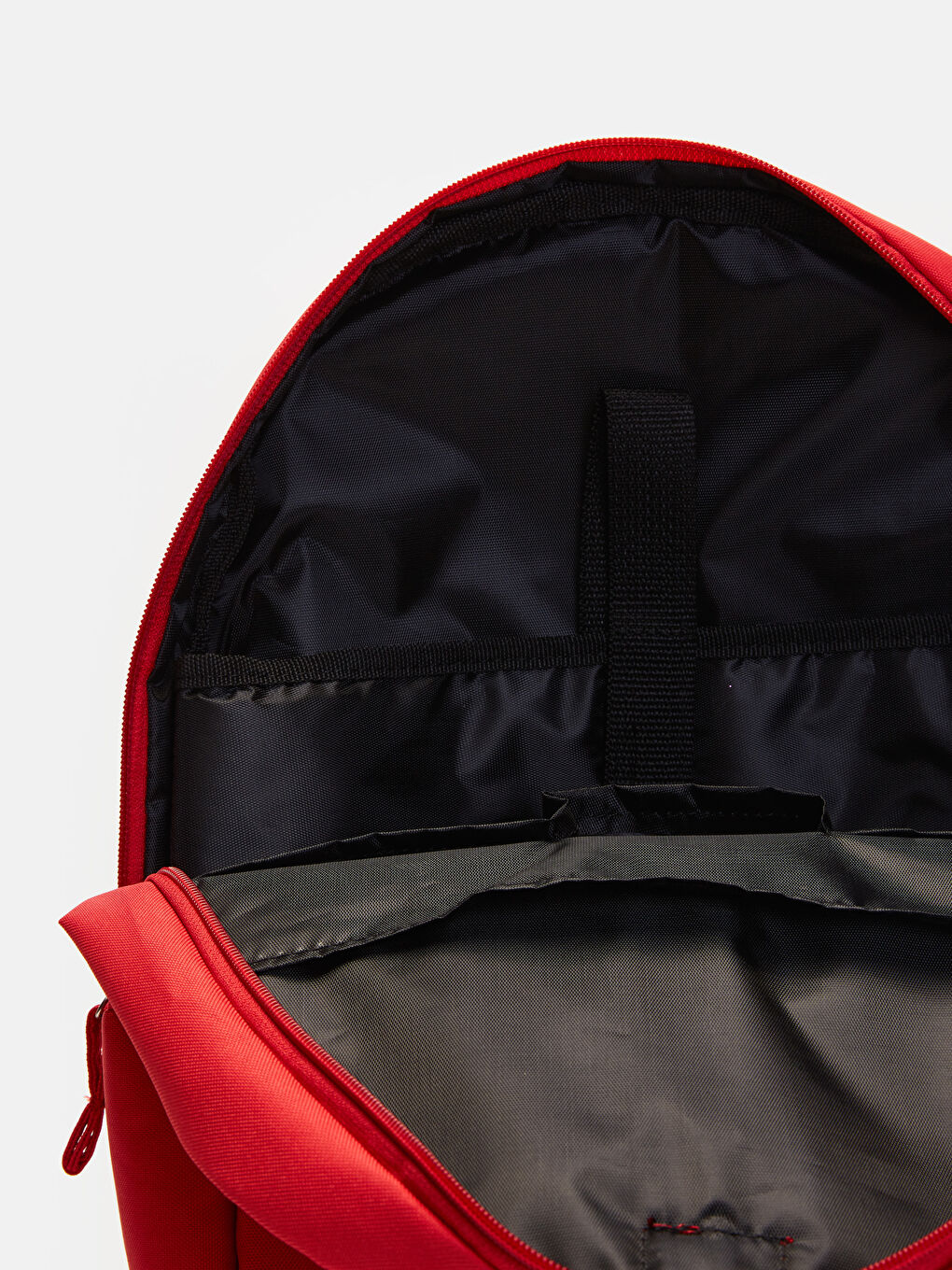 Kırmızı Sırt Çantası-2