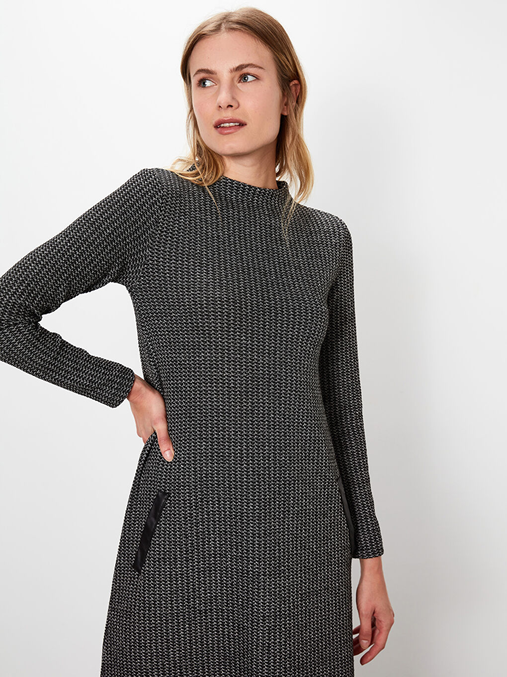 Siyah A Kesim Desenli Uzun Kollu Kadın Elbise-1