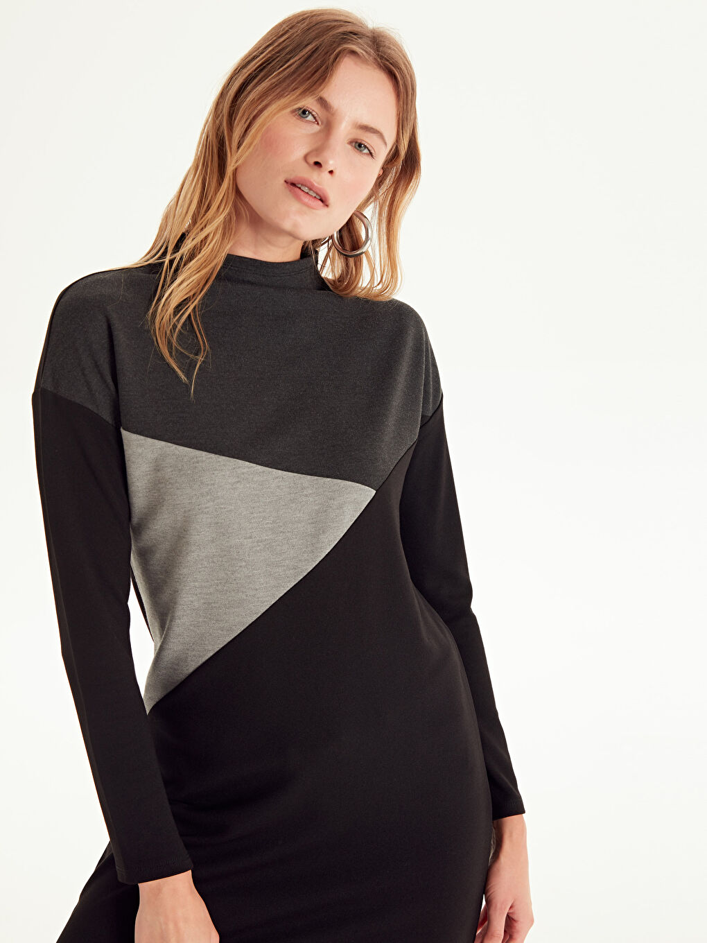 Siyah Dik Yaka Uzun Kollu Kadın Elbise-2