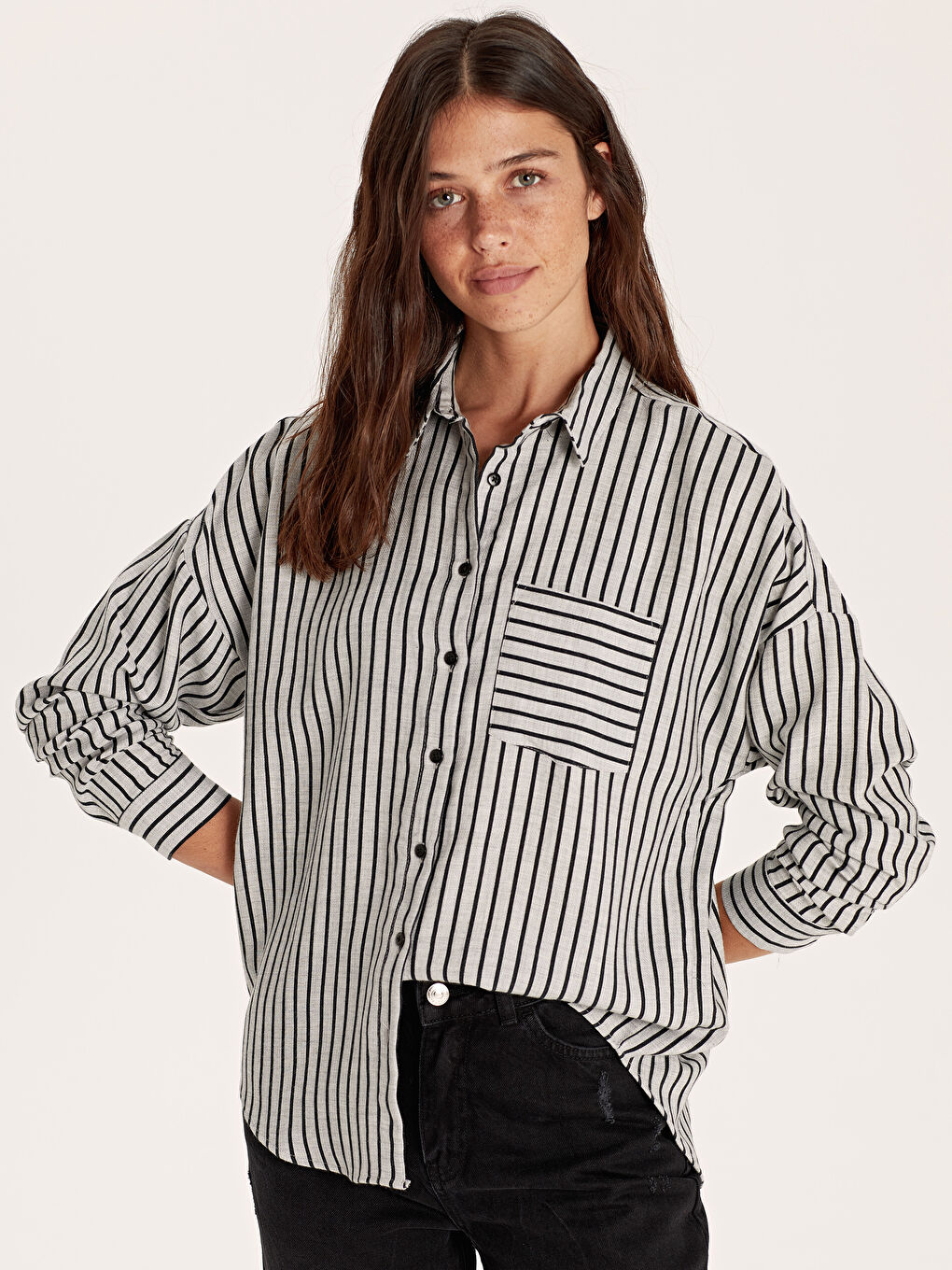 Siyah Gömlek Yaka Standart Fit Uzun Kollu Kadın Gömlek