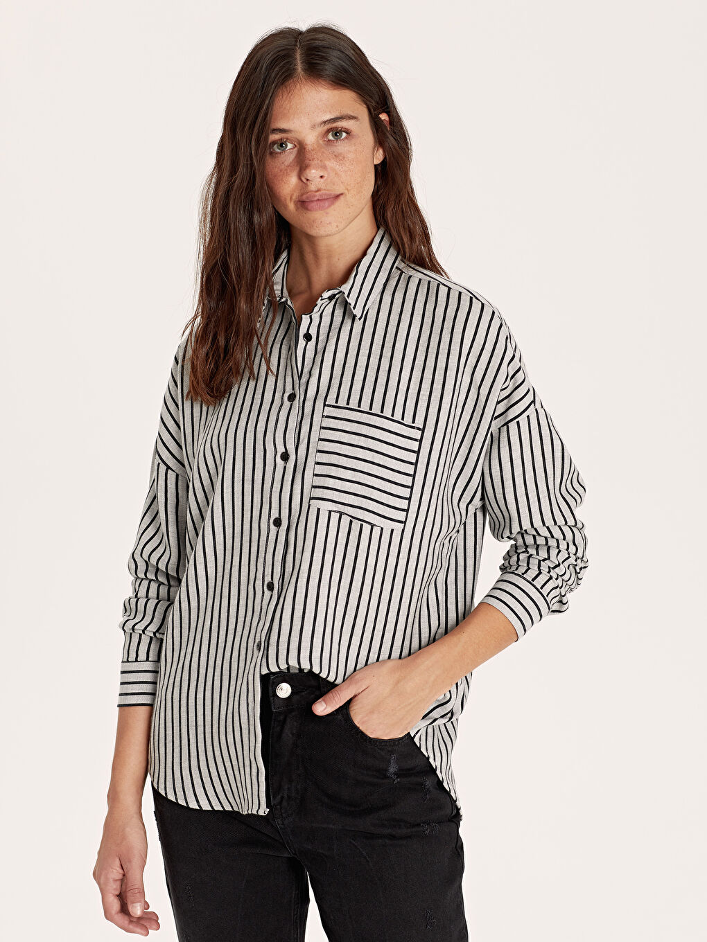 Siyah Gömlek Yaka Standart Fit Uzun Kollu Kadın Gömlek-1