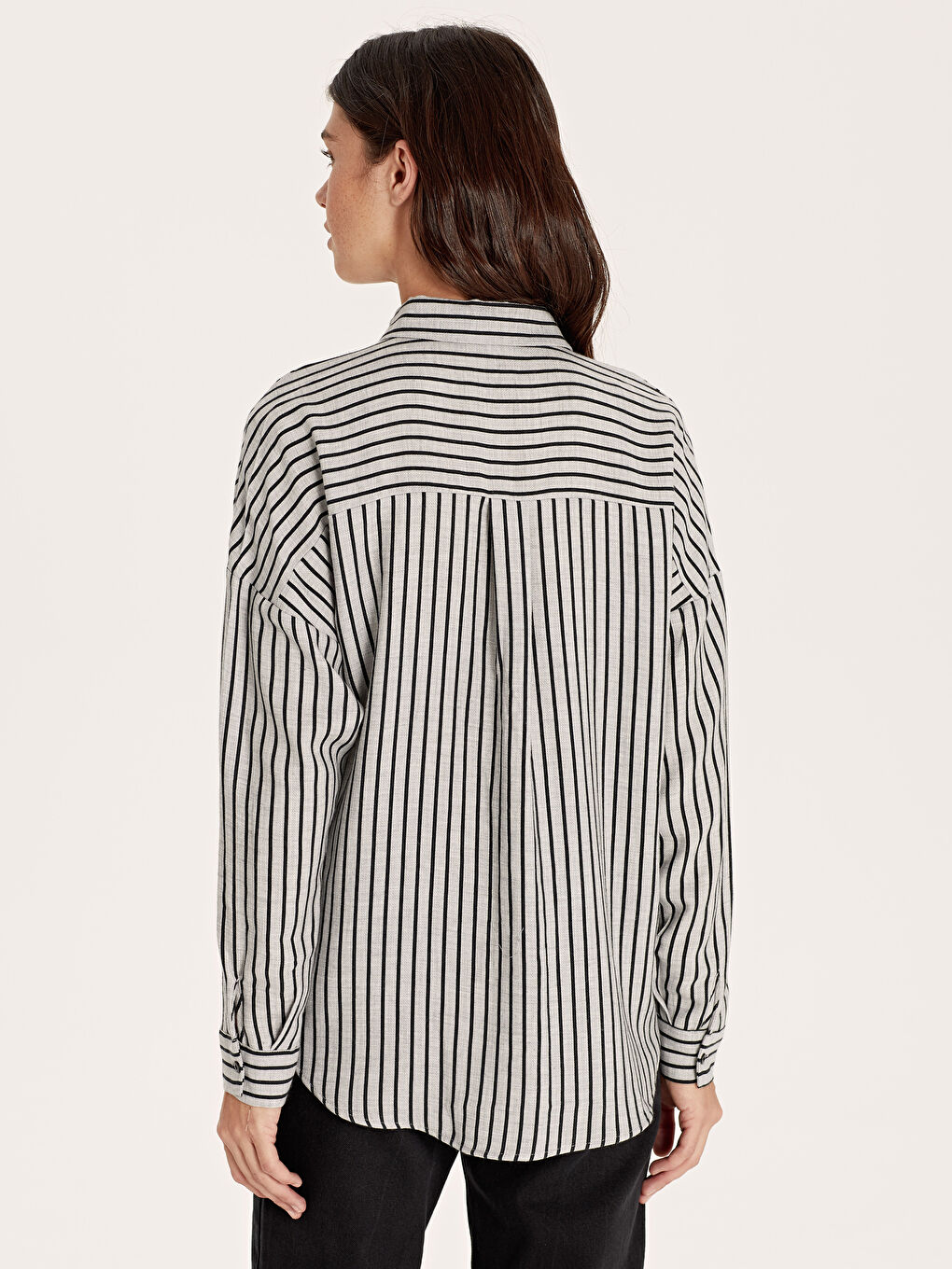 Siyah Gömlek Yaka Standart Fit Uzun Kollu Kadın Gömlek-2