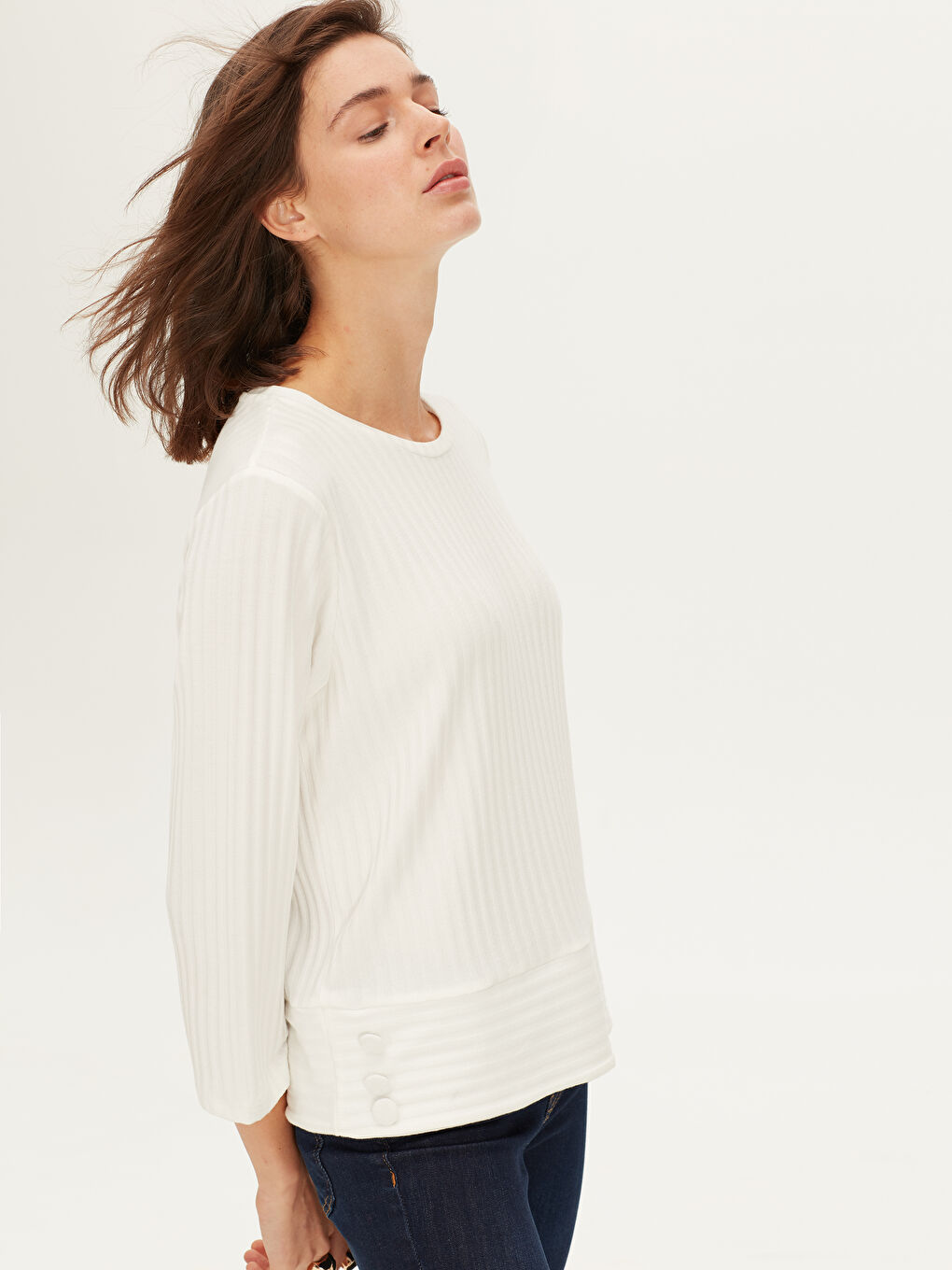 Beyaz Bisiklet Yaka Düz Uzun Kollu Kadın Tişört-2