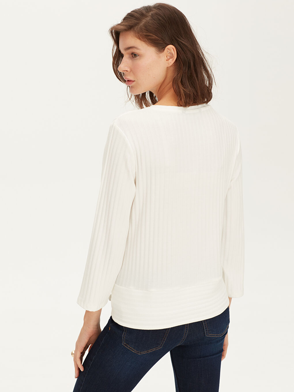 Beyaz Bisiklet Yaka Düz Uzun Kollu Kadın Tişört-3