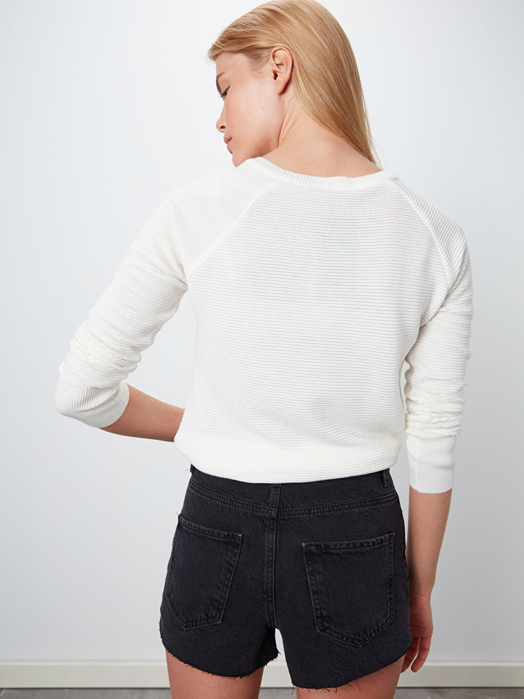 Woman BLACK Denim Shorts-2