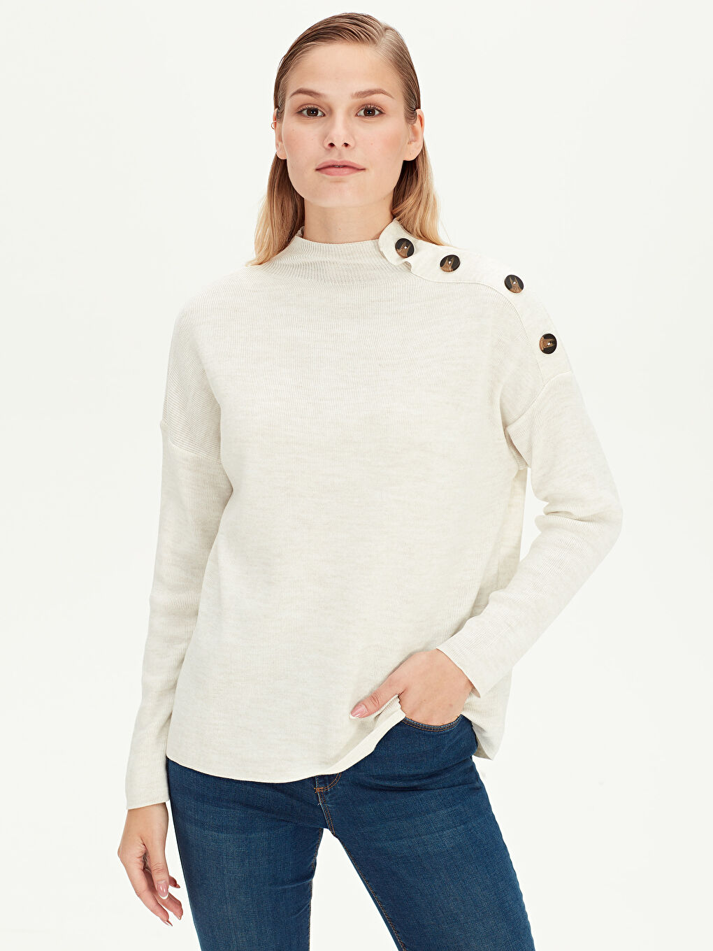 Ekru Yarım Balıkçı Yaka Düz Uzun Kollu Kadın Kazak