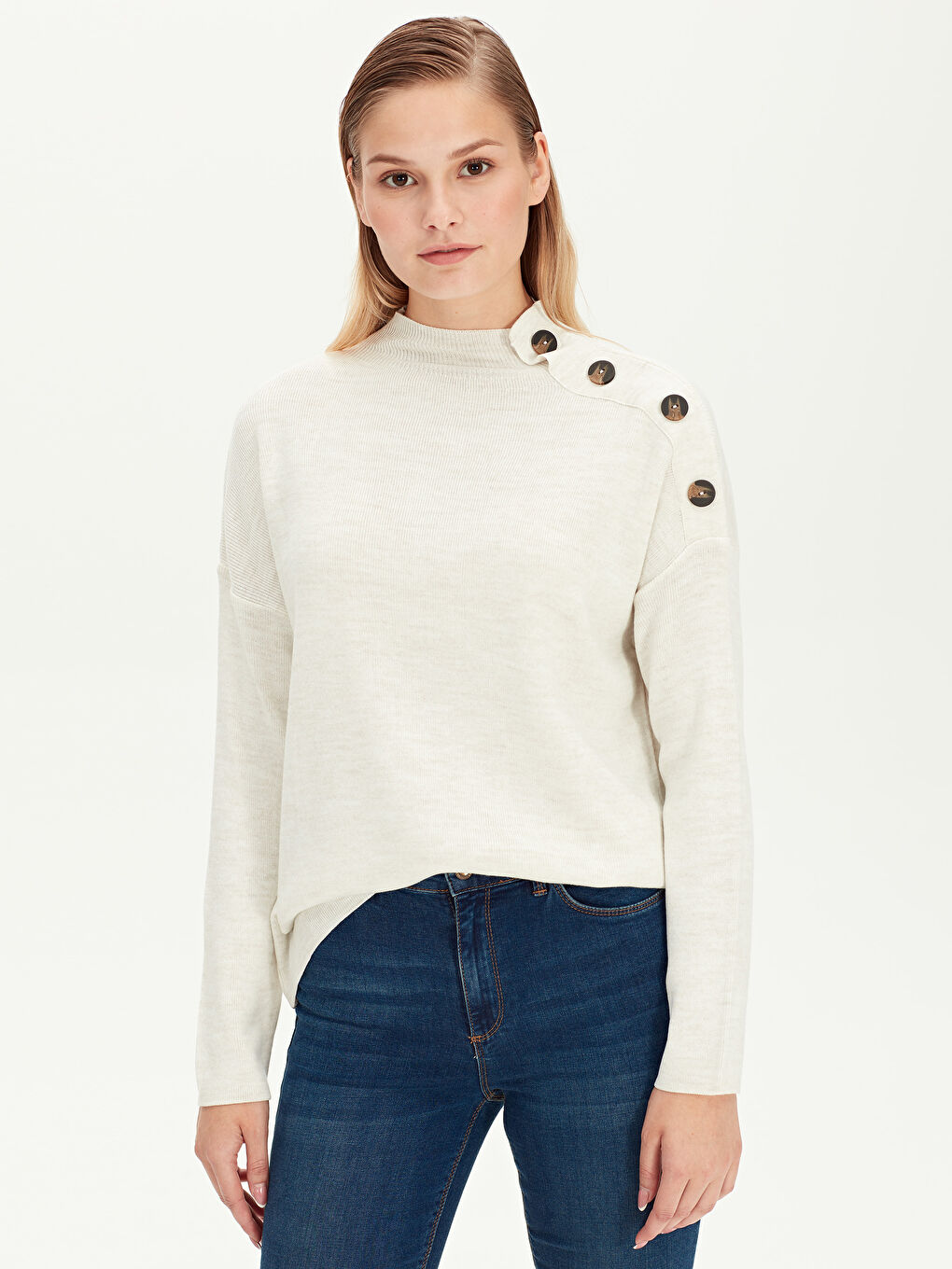 Ekru Yarım Balıkçı Yaka Düz Uzun Kollu Kadın Kazak-1