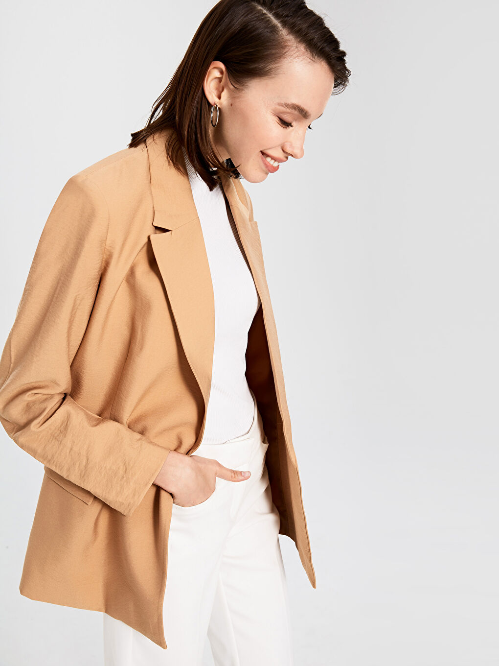 Bej Standart Fit Uzun Kollu Kadın Ceket-1