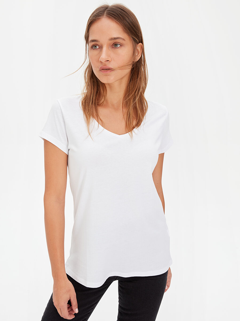 Beyaz V Yaka Düz Kısa Kollu Kadın Tişört-1