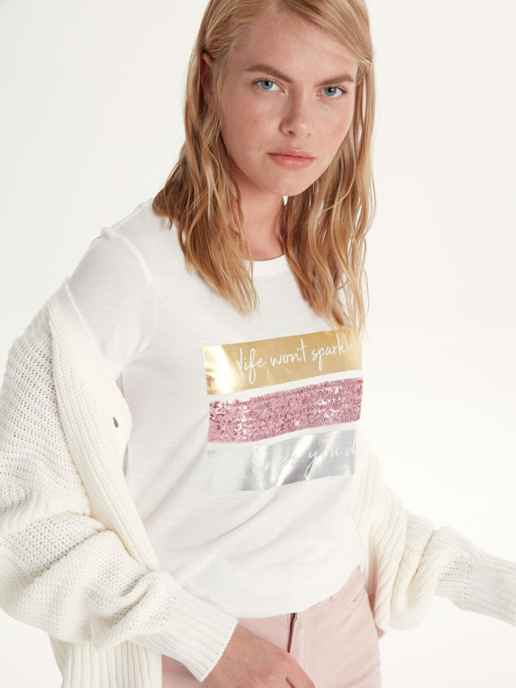 Ekru Bisiklet Yaka Kısa Kollu Kadın Tişört-3