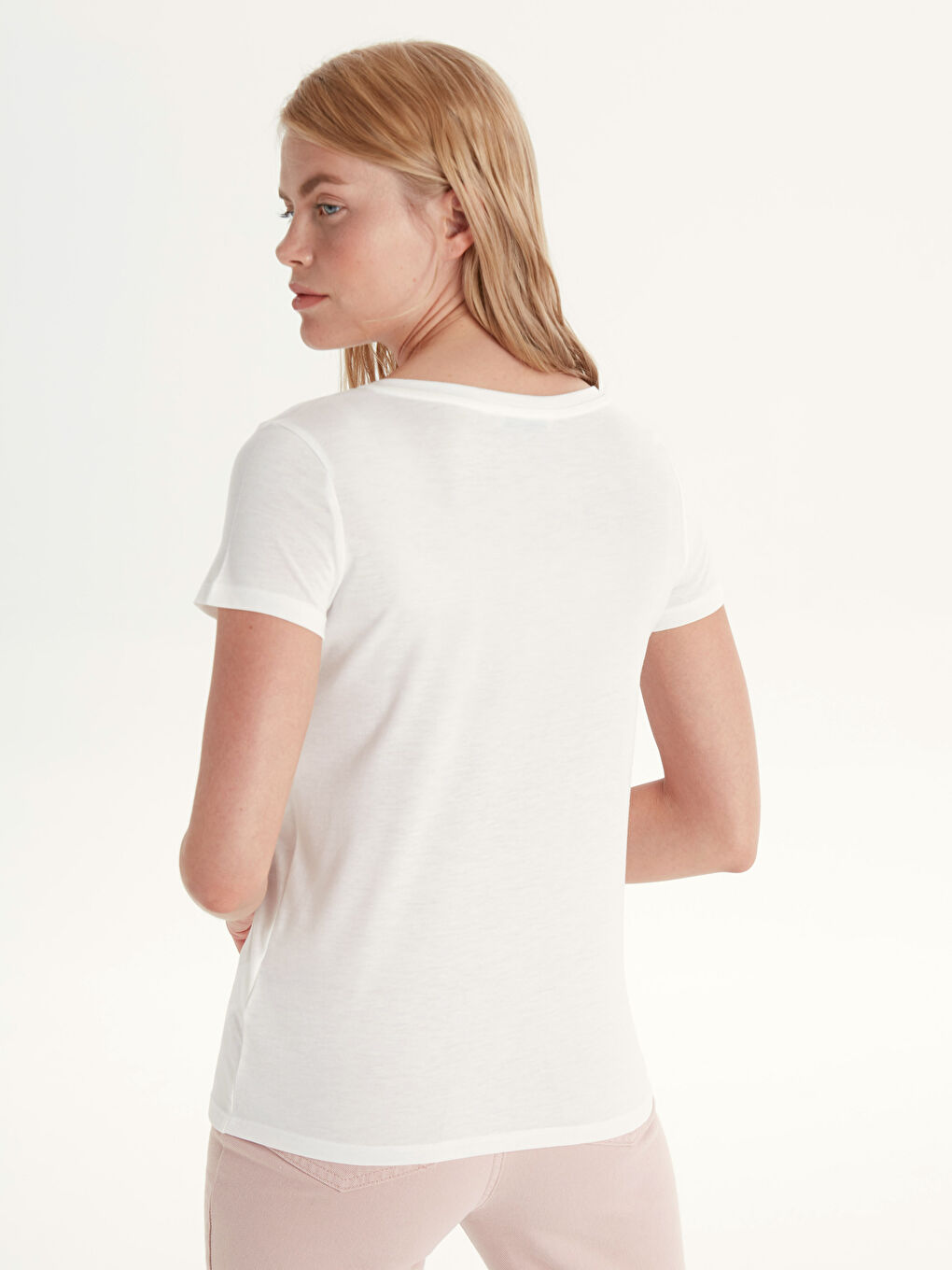 Ekru Bisiklet Yaka Kısa Kollu Kadın Tişört-4