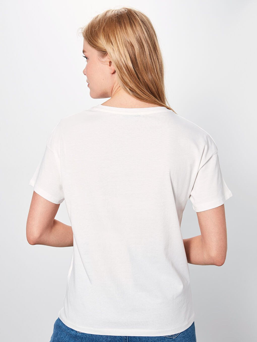 Ekru Bisiklet Yaka Kısa Kollu Kadın Tişört-1