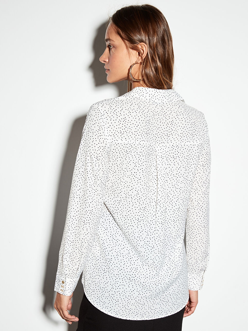 Ekru Önden Düğme Kapamalı Uzun Kollu Krep Kadın Gömlek-3