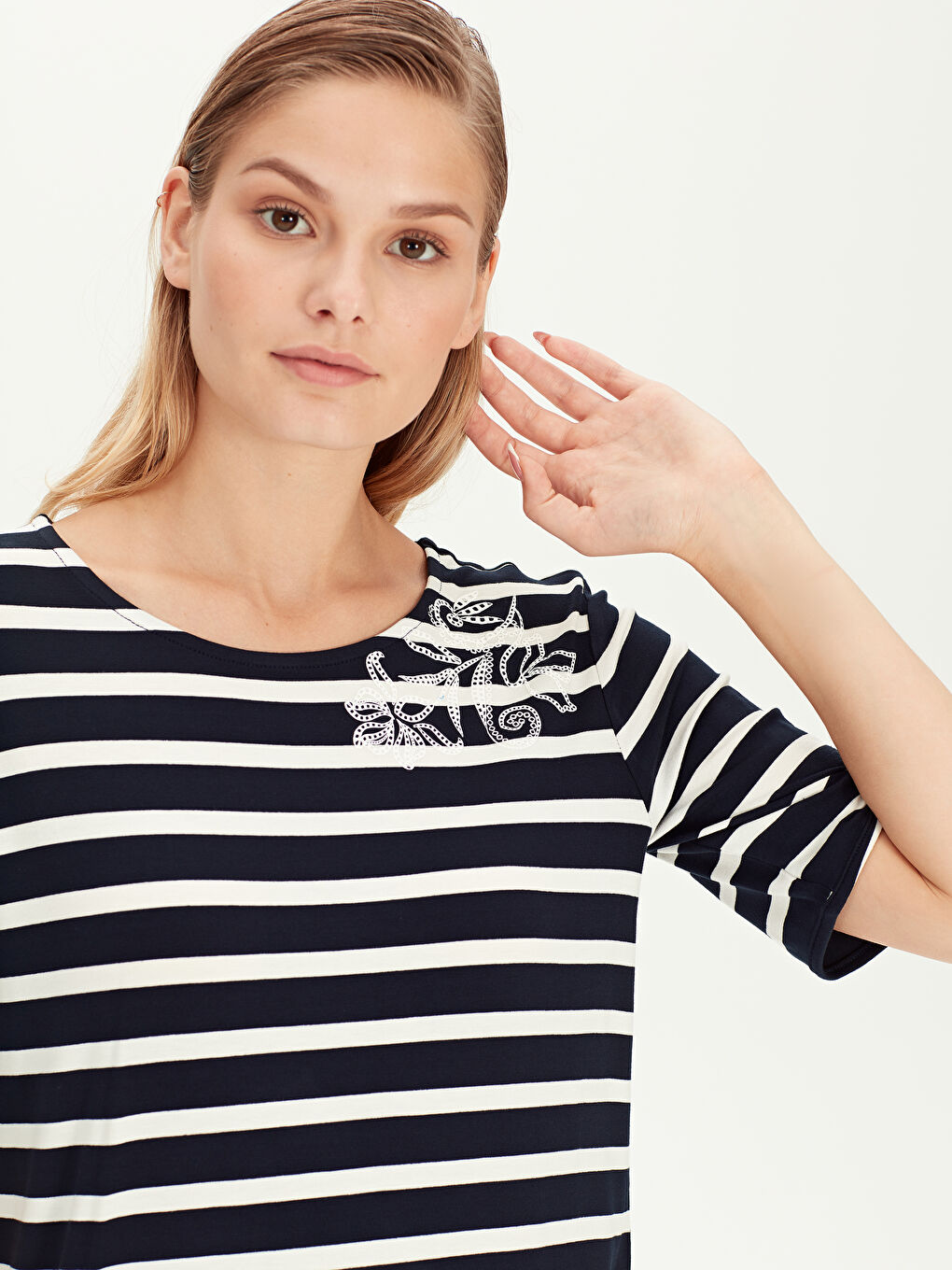 Lacivert Bisiklet Yaka Standart Fit Kısa Kollu Penye Kadın Çizgili Esnek Tişört-1