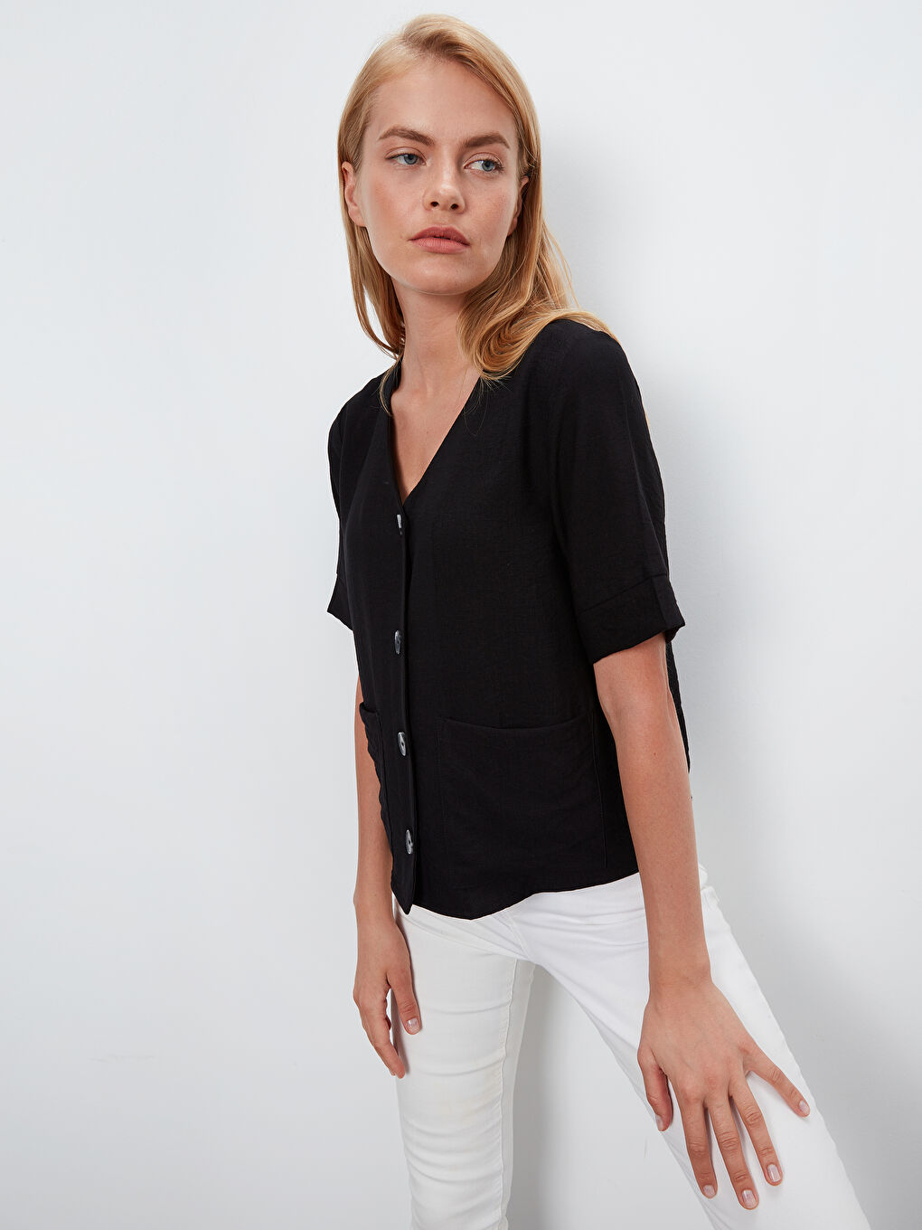 Siyah V Yaka Standart Fit Uzun Kollu Kadın Bluz-1