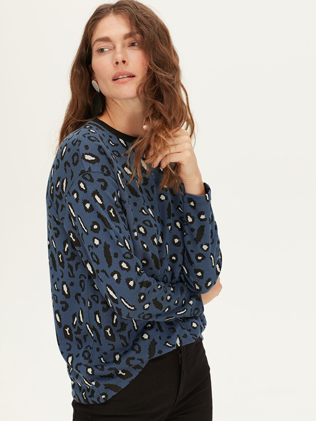 Mavi Bisiklet Yaka Desenli Uzun Kollu Kadın Tişört