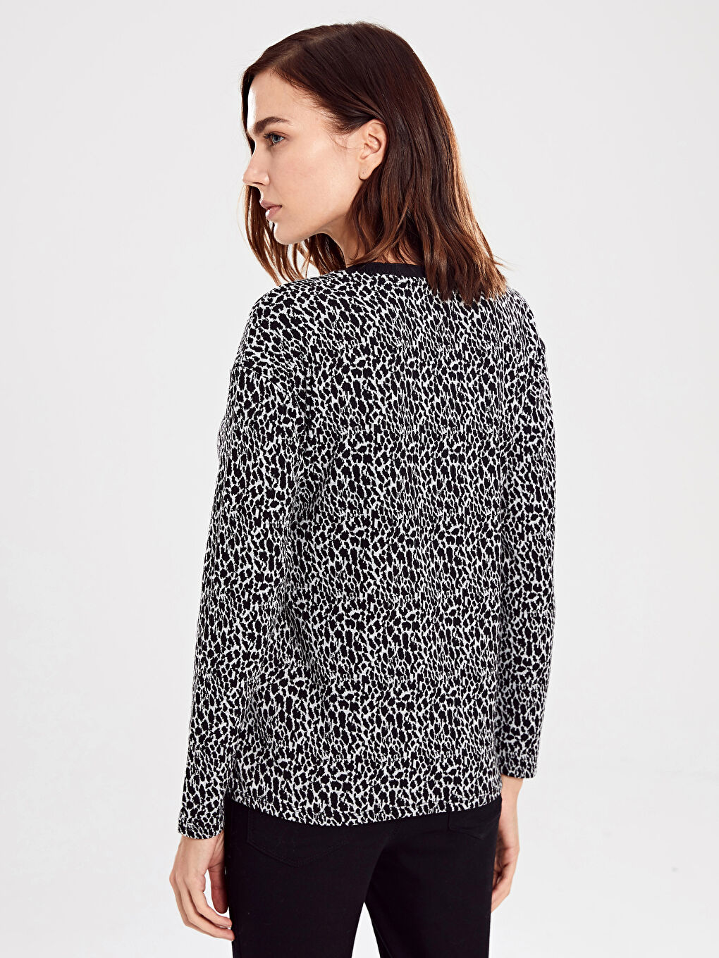 Siyah Bisiklet Yaka Desenli Uzun Kollu Kadın Tişört-2