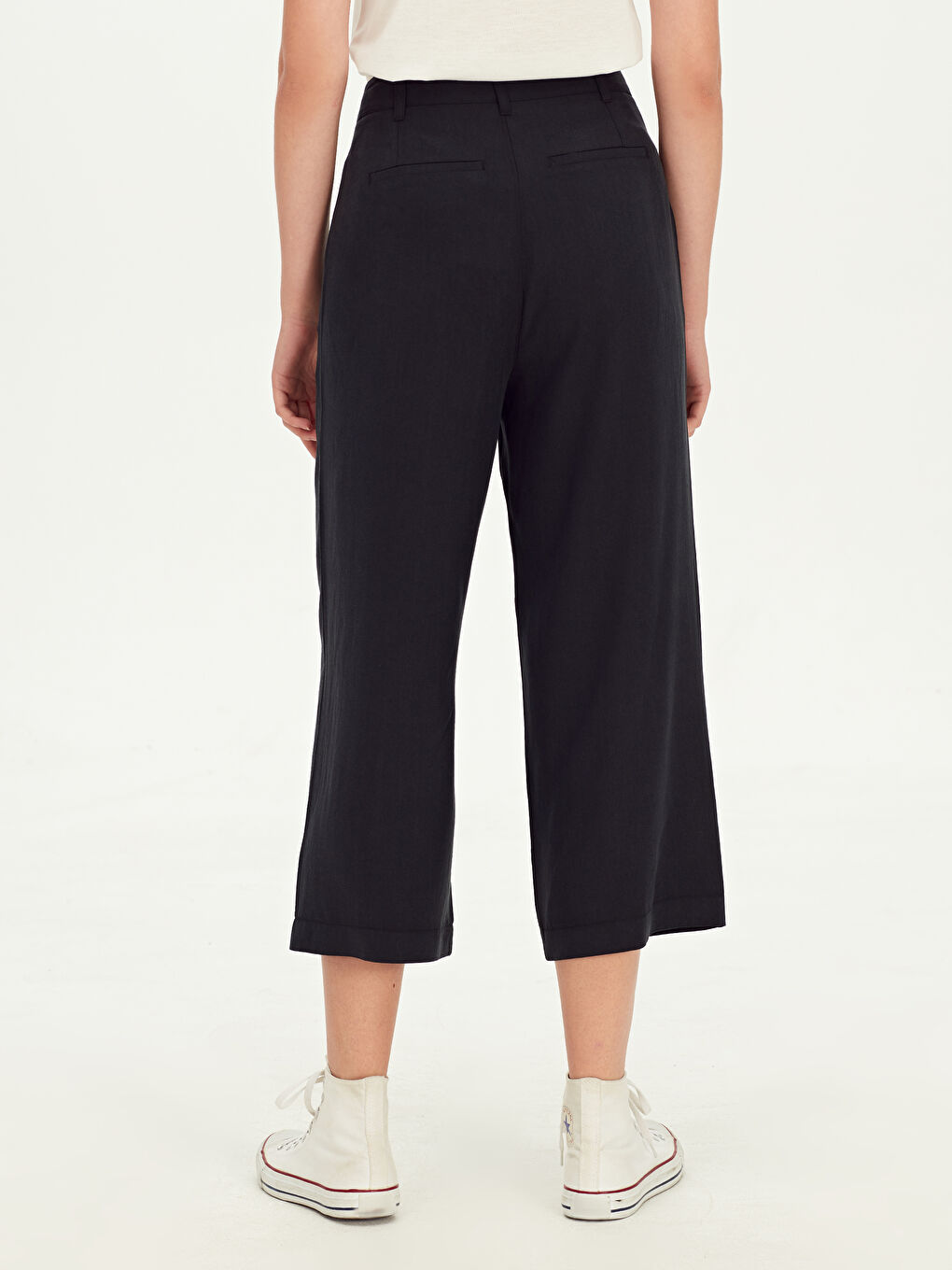 بنطلون كابري اسود نساء-2