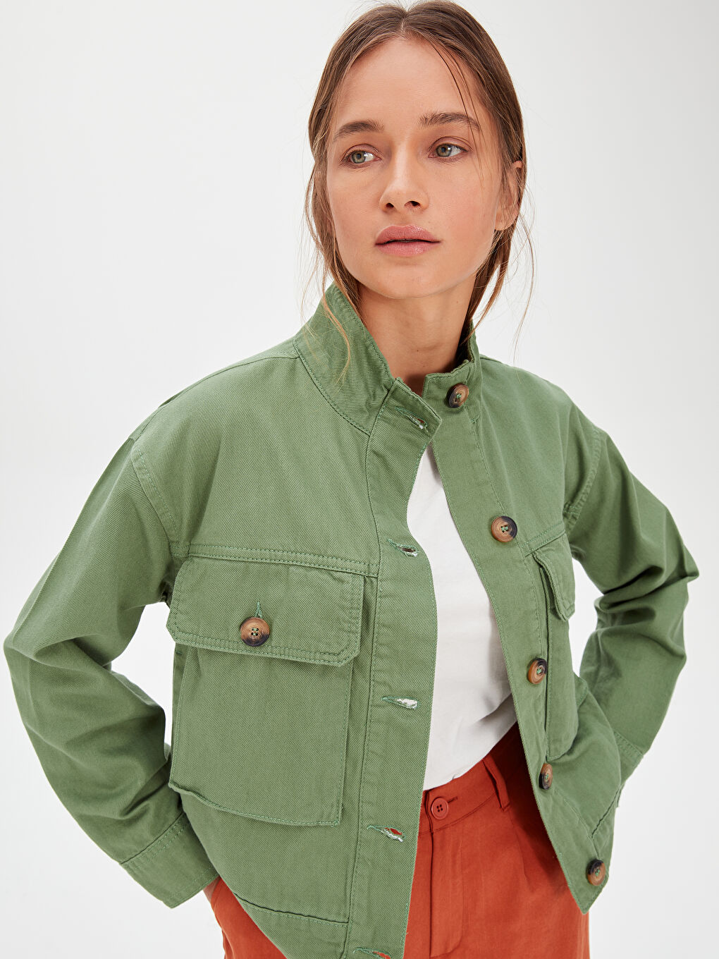 Haki Dik Yaka Düz Uzun Kollu Kadın Mont-2