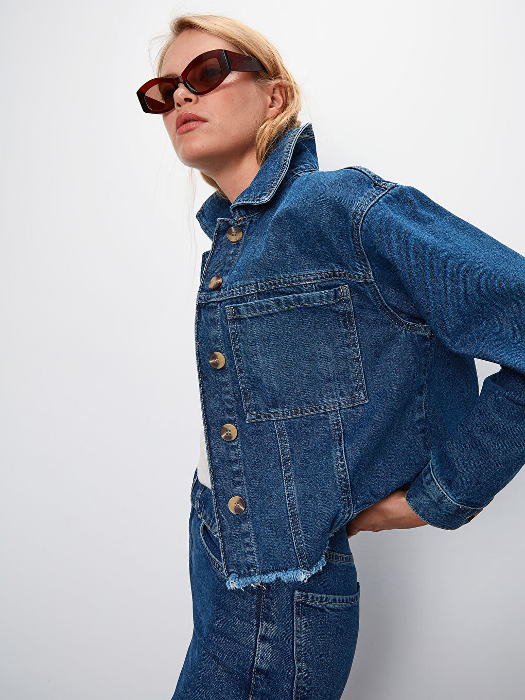 İndigo Gömlek Yaka Cep Detaylı Uzun Kollu Kadın Jean Ceket