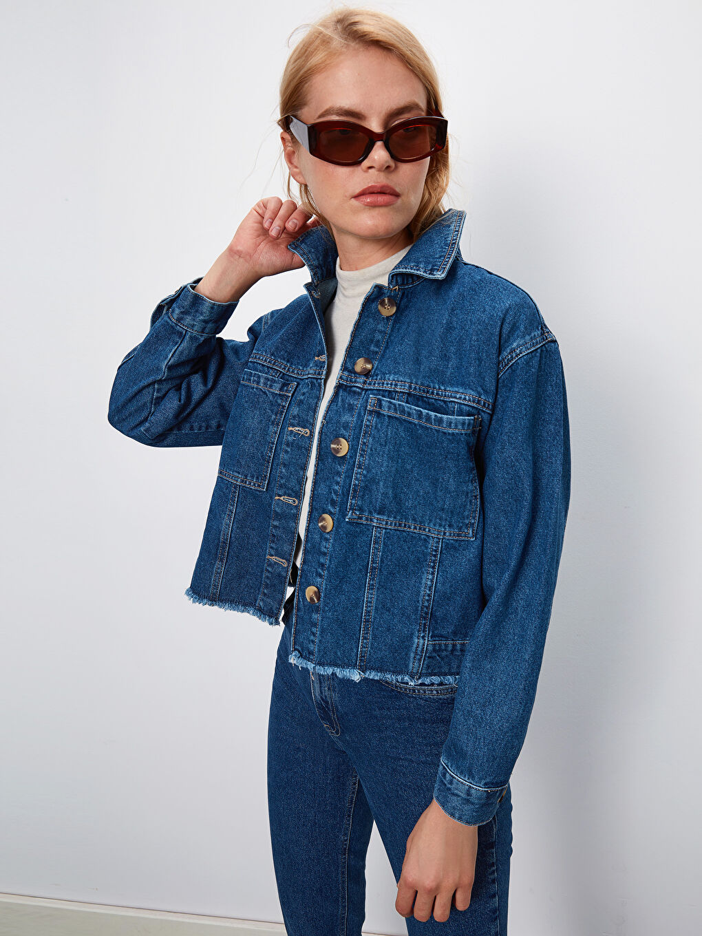 İndigo Gömlek Yaka Cep Detaylı Uzun Kollu Kadın Jean Ceket-1