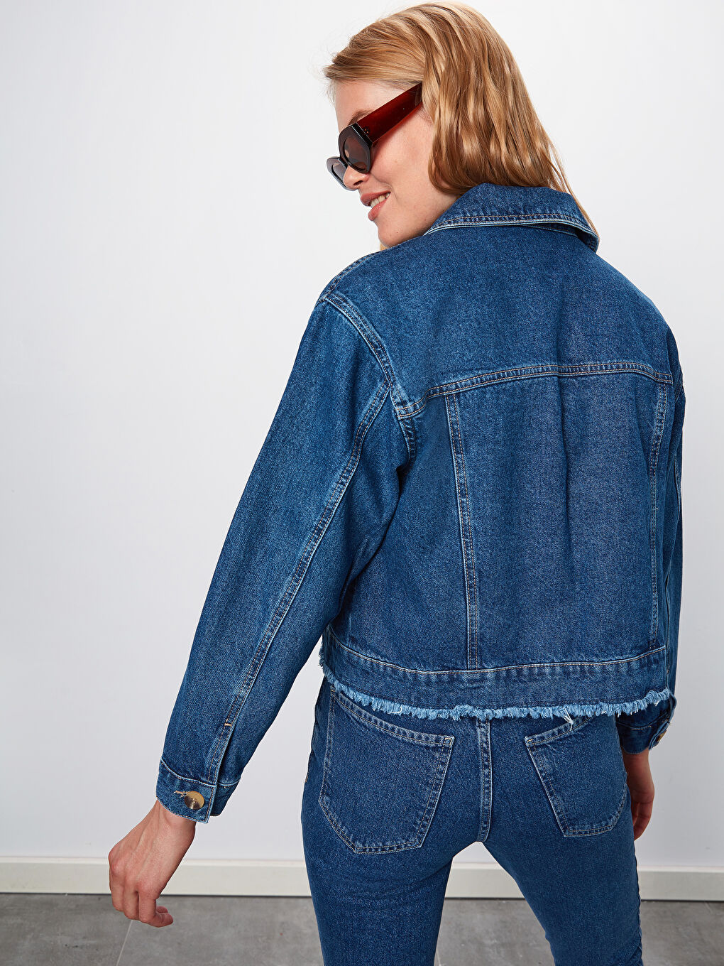 İndigo Gömlek Yaka Cep Detaylı Uzun Kollu Kadın Jean Ceket-3