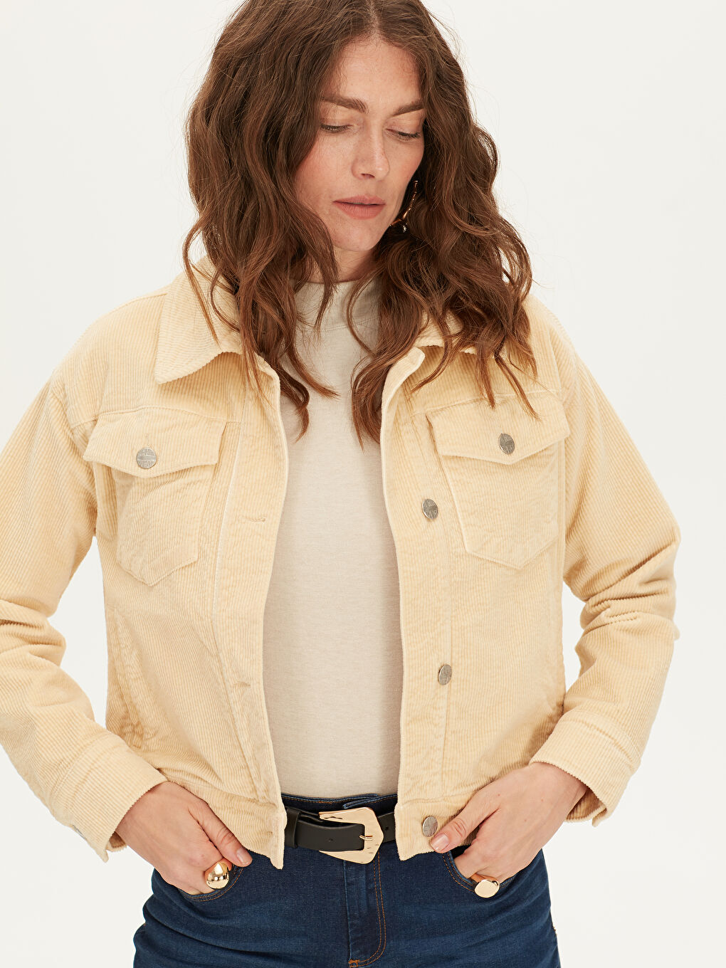 Ekru Cep Detaylı Uzun Kollu Kadife Kadın Ceket