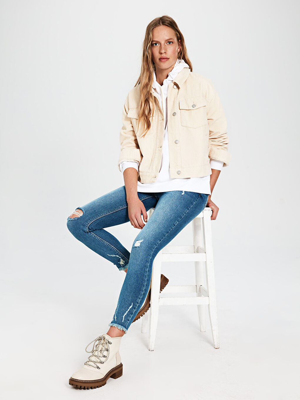 Ekru Cep Detaylı Uzun Kollu Kadife Kadın Ceket-1